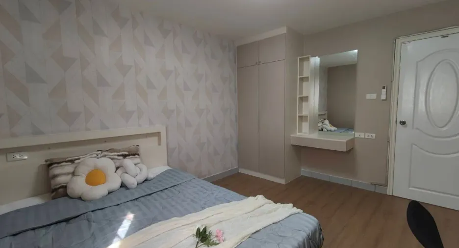 For sale 2 bedrooms condo in Bang Kapi, Bangkok