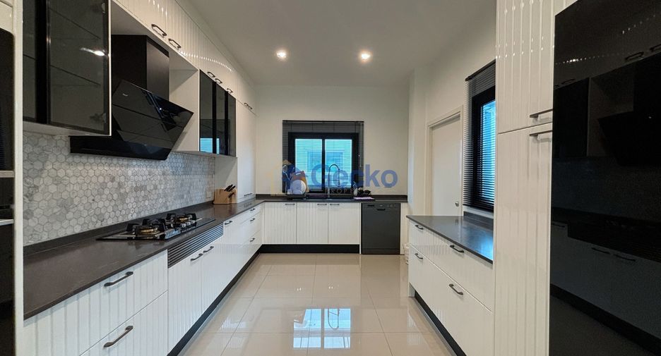 For sale 4 ベッドルーム house in Bang Lamung, Chonburi
