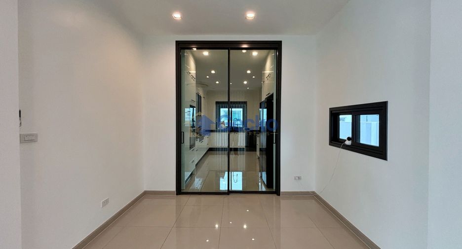 For sale 4 ベッドルーム house in Bang Lamung, Chonburi