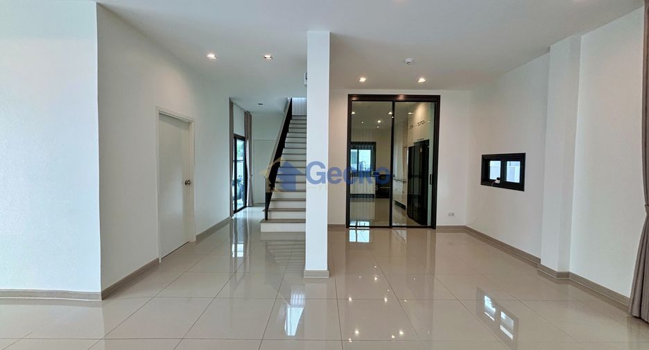 For sale 4 ベッドルーム house in Bang Lamung, Chonburi