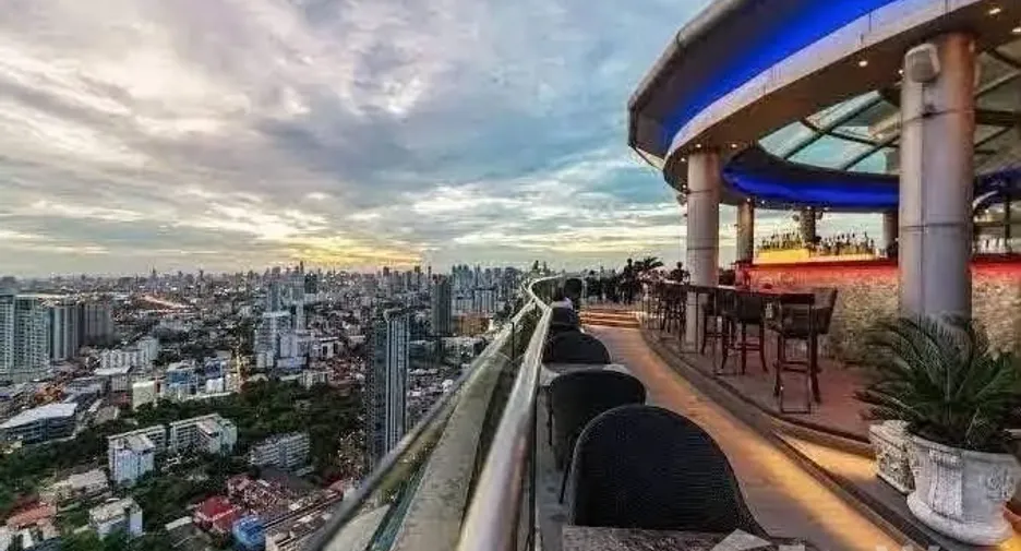 Condo en alquiler de 2 habitaciones en Khlong Toei, Bangkok