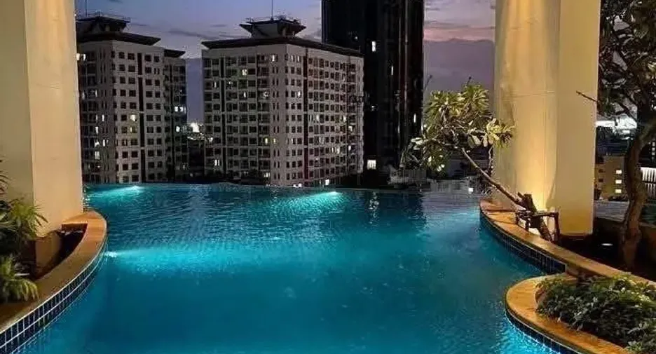 Condo en alquiler de 2 habitaciones en Khlong Toei, Bangkok