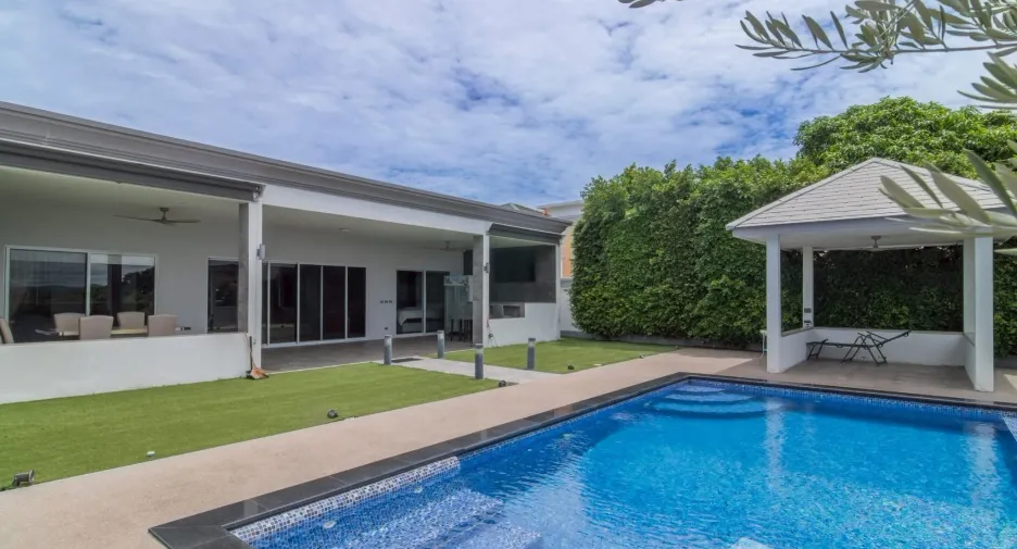 For sale 4 bedrooms villa in Bang Lamung, Chonburi