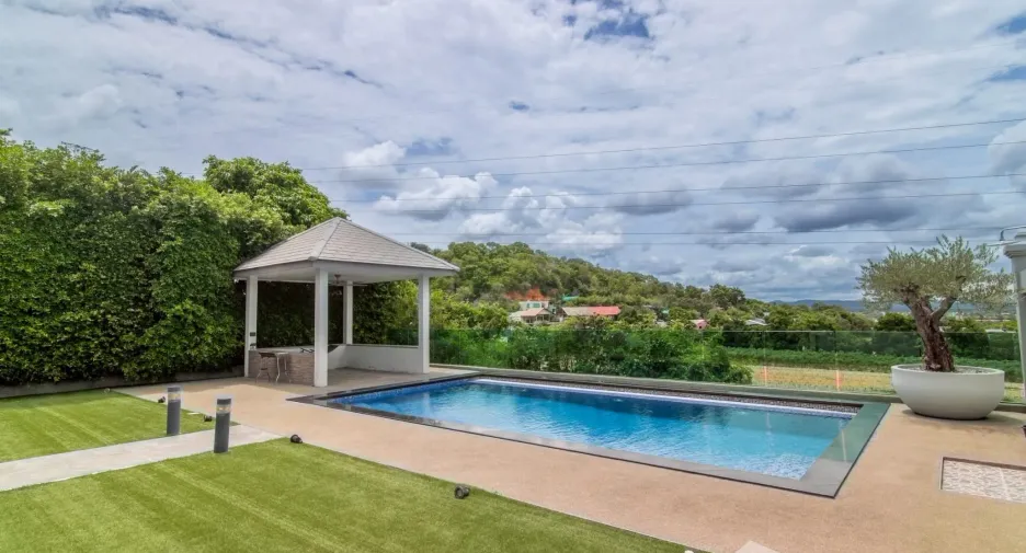 For sale 4 bedrooms villa in Bang Lamung, Chonburi
