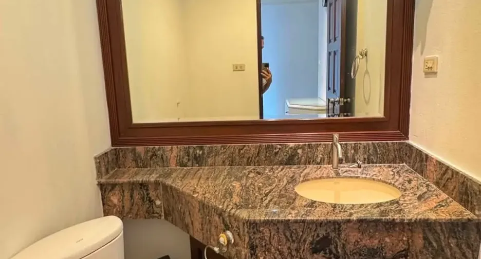 For sale and for rent 3 bedrooms condo in Watthana, Bangkok