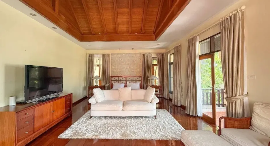 For sale and for rent 5 bedrooms villa in Na Jomtien, Pattaya