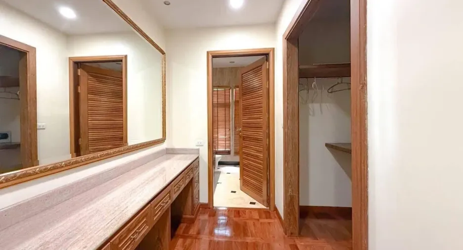 For sale and for rent 5 bedrooms villa in Na Jomtien, Pattaya