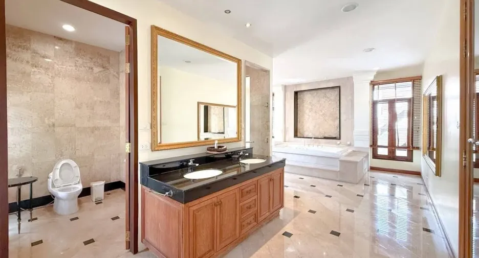 For sale and for rent 5 bedrooms villa in Na Jomtien, Pattaya