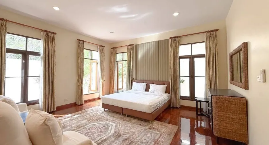 For sale and for rent 5 bedrooms villa in Na Jomtien, Pattaya