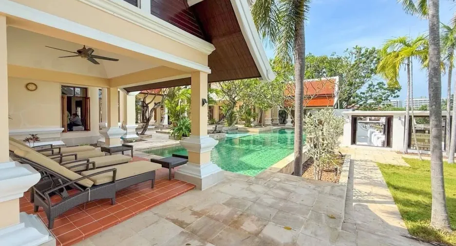 For sale and for rent 5 bedrooms villa in Na Jomtien, Pattaya