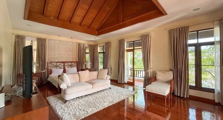 For sale and for rent 5 bedrooms villa in Na Jomtien, Pattaya