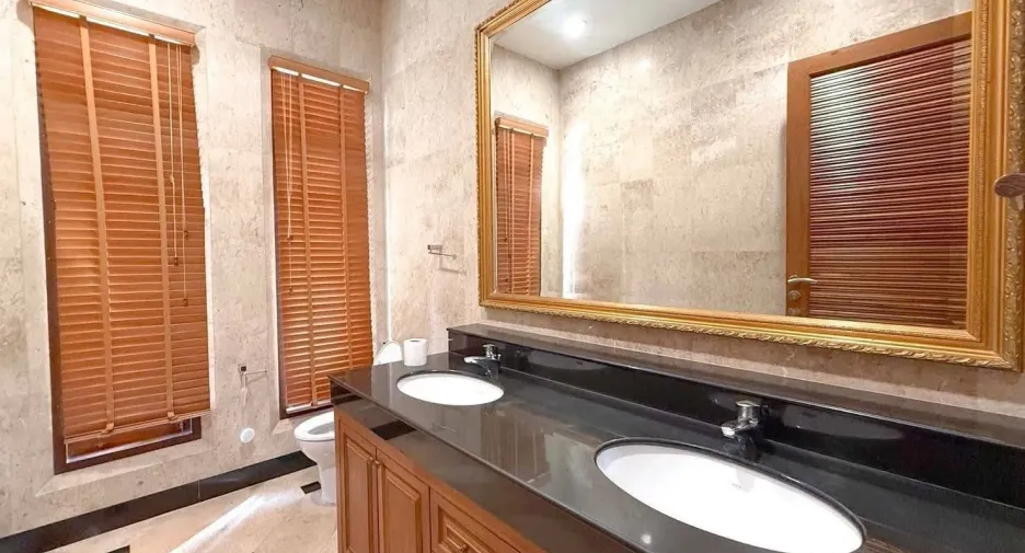 For sale and for rent 5 bedrooms villa in Na Jomtien, Pattaya