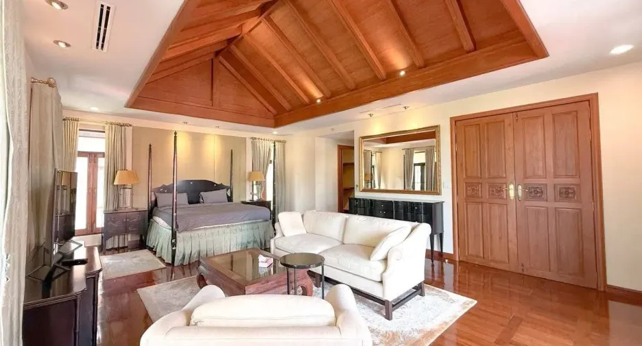 For sale and for rent 5 bedrooms villa in Na Jomtien, Pattaya