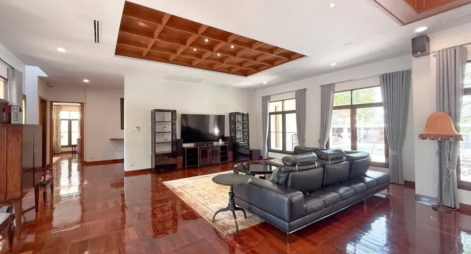 For sale and for rent 5 bedrooms villa in Na Jomtien, Pattaya