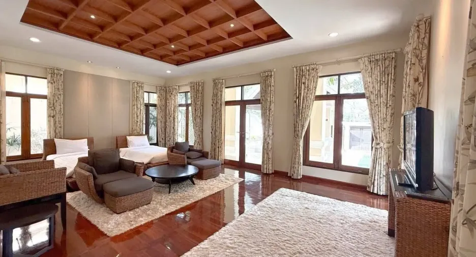 For sale and for rent 5 bedrooms villa in Na Jomtien, Pattaya