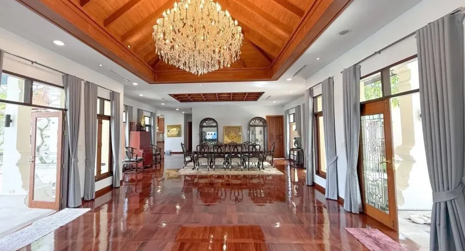 For sale and for rent 5 bedrooms villa in Na Jomtien, Pattaya