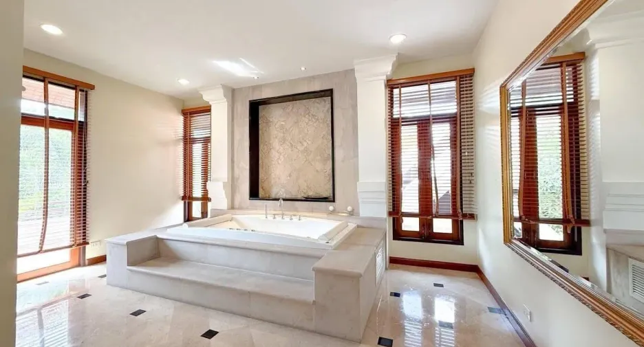 For sale and for rent 5 bedrooms villa in Na Jomtien, Pattaya
