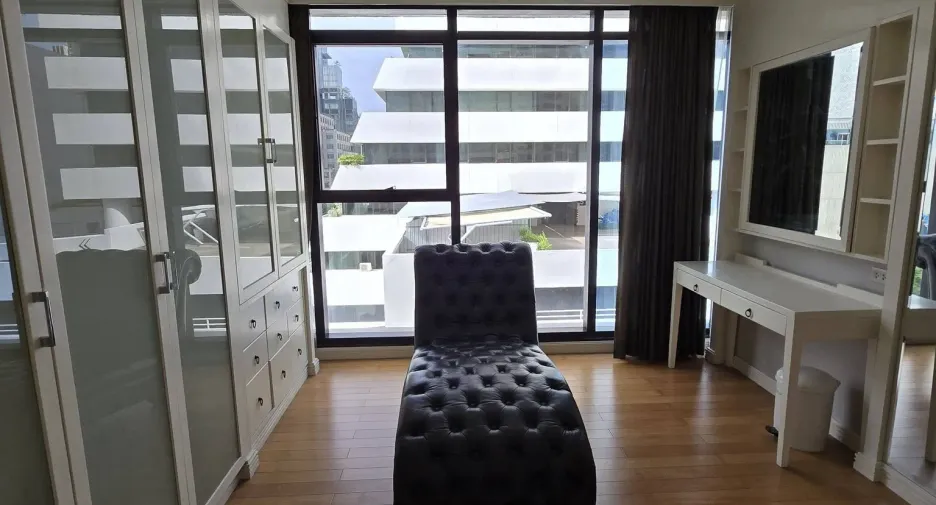 For rent 2 bedrooms condo in Pathum Wan, Bangkok