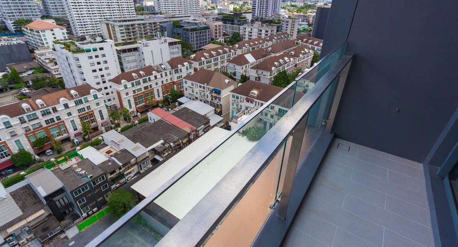 Condo en alquiler y en venta de 1 habitaciones en Watthana, Bangkok