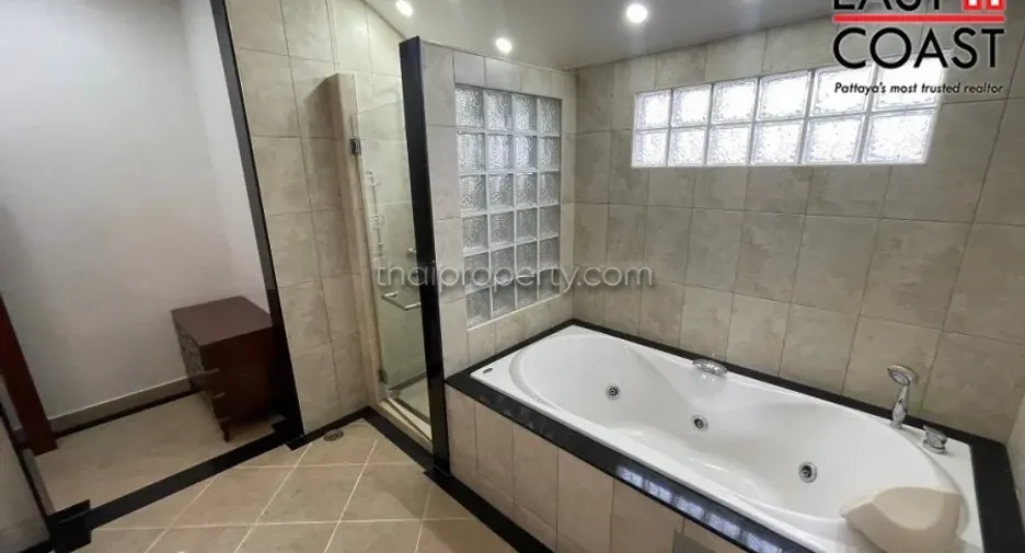 À louer 3 chambres maison à Bang Lamung, Chonburi
