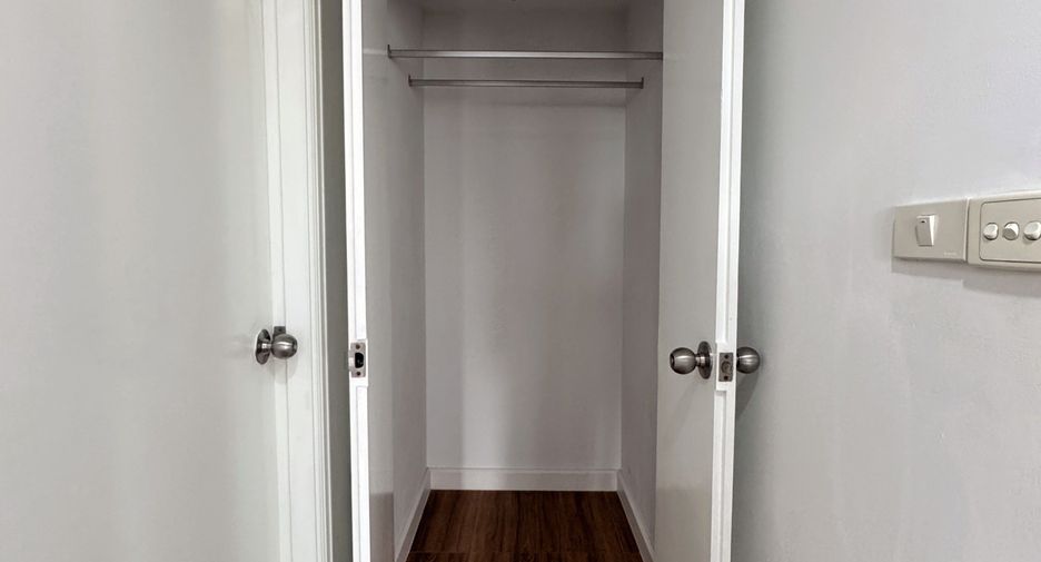 For sale and for rent 3 bedrooms condo in Yan Nawa, Bangkok
