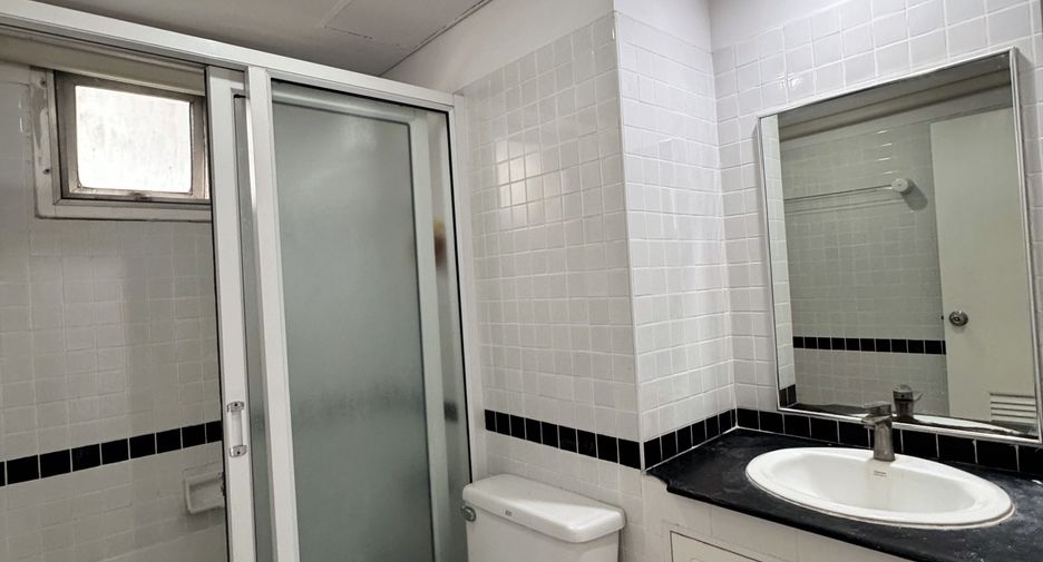 For sale and for rent 3 bedrooms condo in Yan Nawa, Bangkok