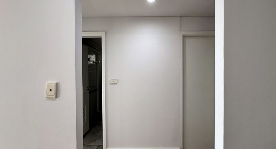 For sale and for rent 3 bedrooms condo in Yan Nawa, Bangkok