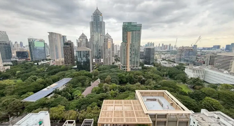 For rent 2 bedrooms condo in Pathum Wan, Bangkok