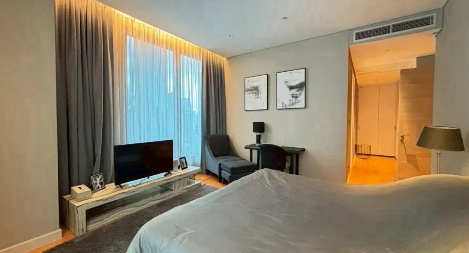 For rent 2 bedrooms condo in Pathum Wan, Bangkok