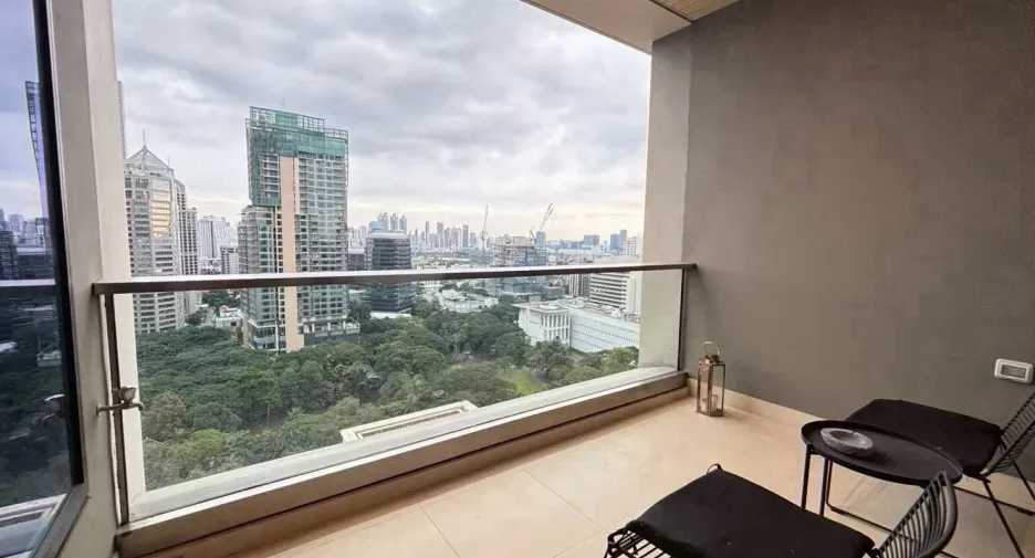 For rent 2 bedrooms condo in Pathum Wan, Bangkok