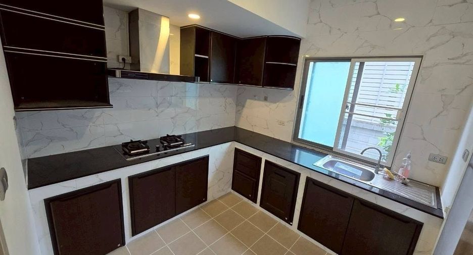 For sale and for rent 4 bedrooms house in Lat Krabang, Bangkok