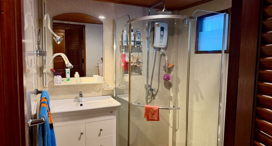 Hotel en venta de 5 habitaciones en Kathu, Phuket