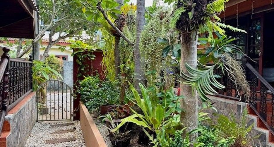 Hotel en venta de 5 habitaciones en Kathu, Phuket