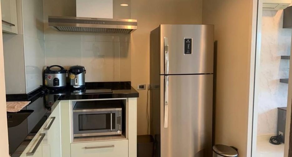 For rent 3 bedrooms condo in Khlong Toei, Bangkok