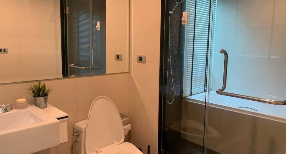 For rent 3 bedrooms condo in Khlong Toei, Bangkok