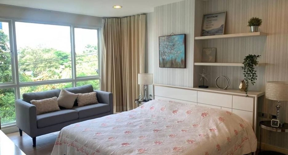 For rent 3 bedrooms condo in Khlong Toei, Bangkok