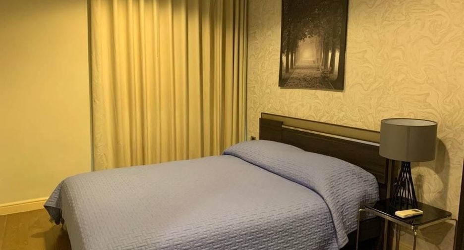 For rent 3 bedrooms condo in Khlong Toei, Bangkok