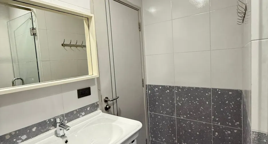 For sale 1 bed condo in Khlong Toei, Bangkok