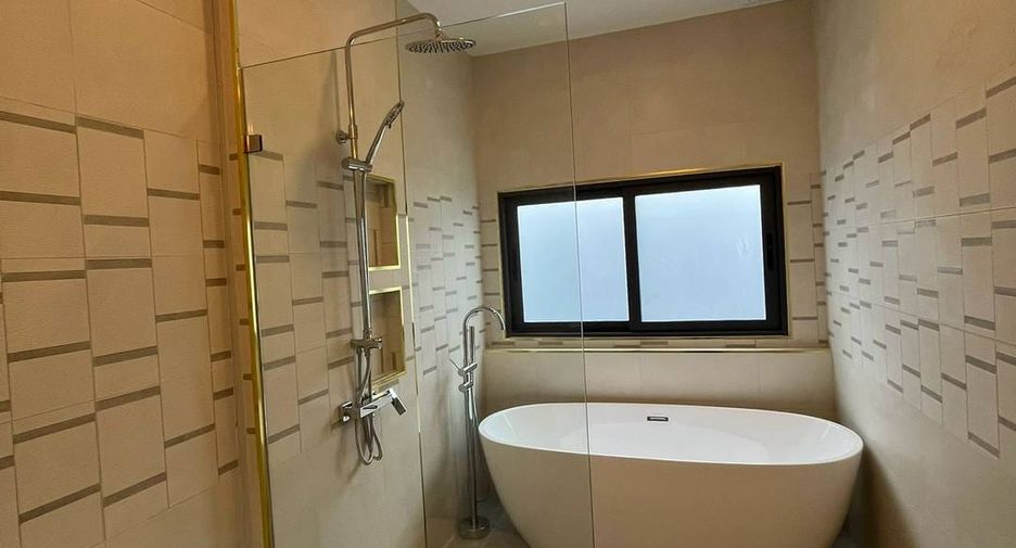 Villa en venta de 4 habitaciones en Bang Lamung, Chonburi