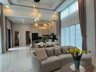 Villa en venta de 4 habitaciones en Bang Lamung, Chonburi