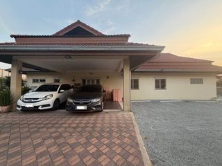 For sale 3 bedrooms house in Si Racha, Chonburi