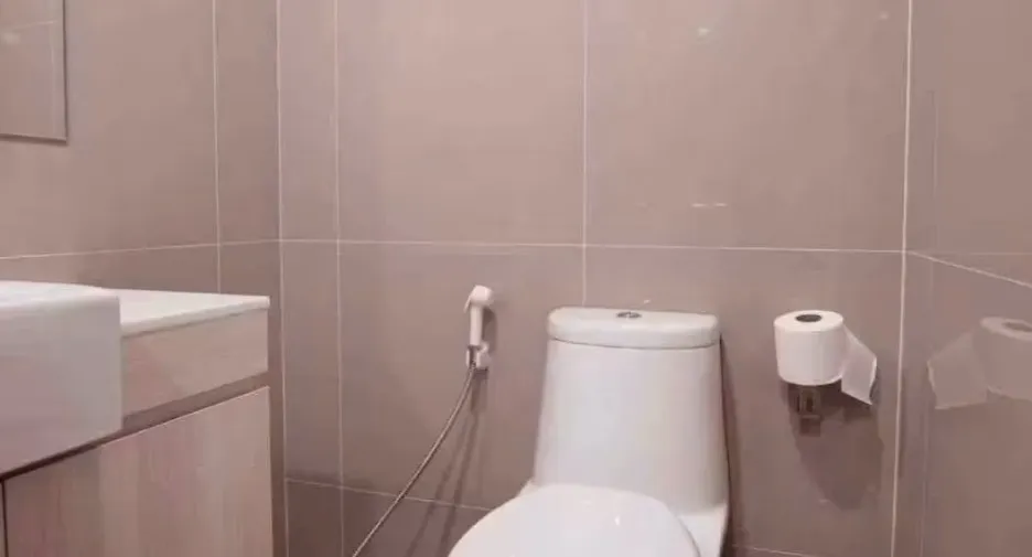 For rent 2 bedrooms condo in Yan Nawa, Bangkok