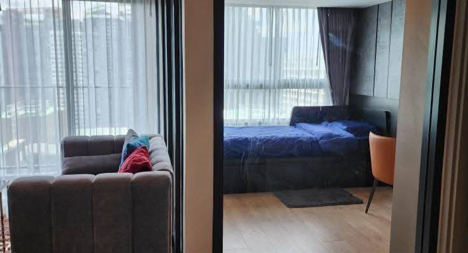 For rent 2 bedrooms condo in Huai Khwang, Bangkok
