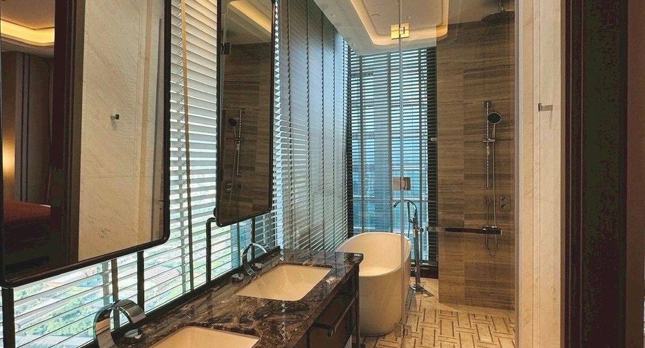 For rent 3 bedrooms condo in Sathon, Bangkok