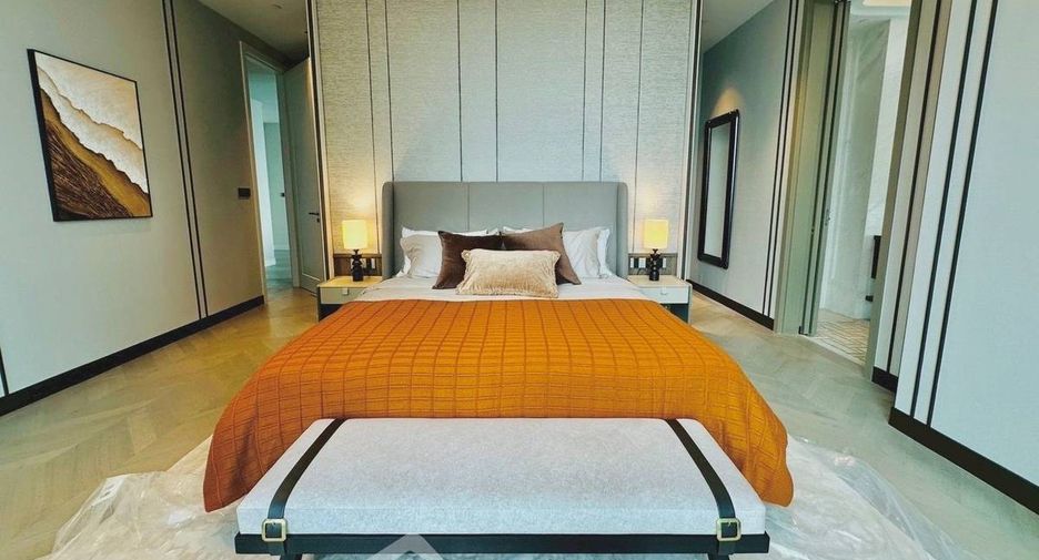 For rent 3 bedrooms condo in Sathon, Bangkok