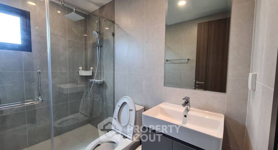 For rent 3 bedrooms condo in Phaya Thai, Bangkok