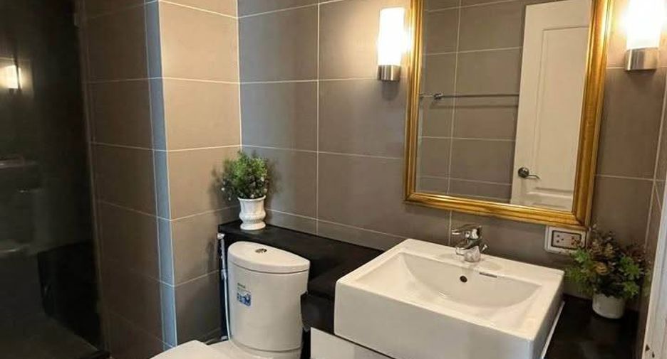 For rent 1 bed condo in Huai Khwang, Bangkok