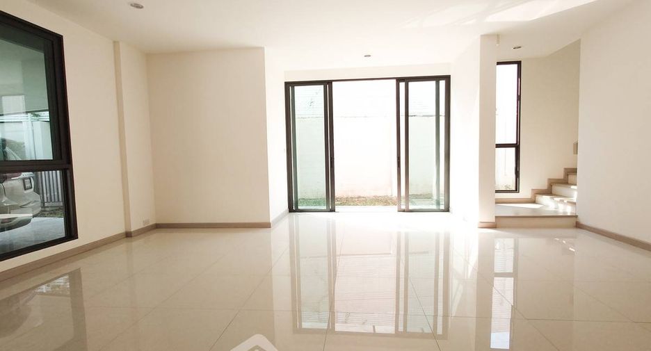 For sale 3 bedrooms house in Prawet, Bangkok