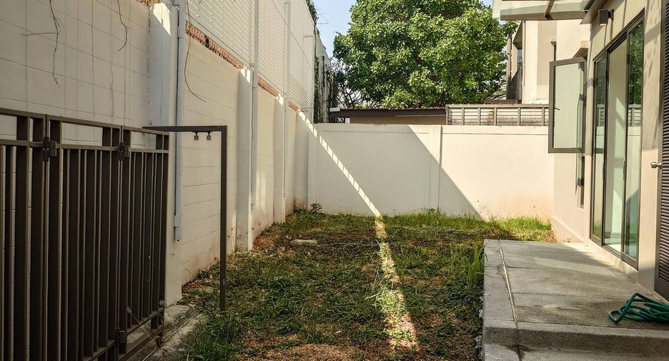 For sale 3 bedrooms house in Prawet, Bangkok