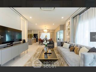 Casa en alquiler y en venta de 4 habitaciones en Bang Khen, Bangkok